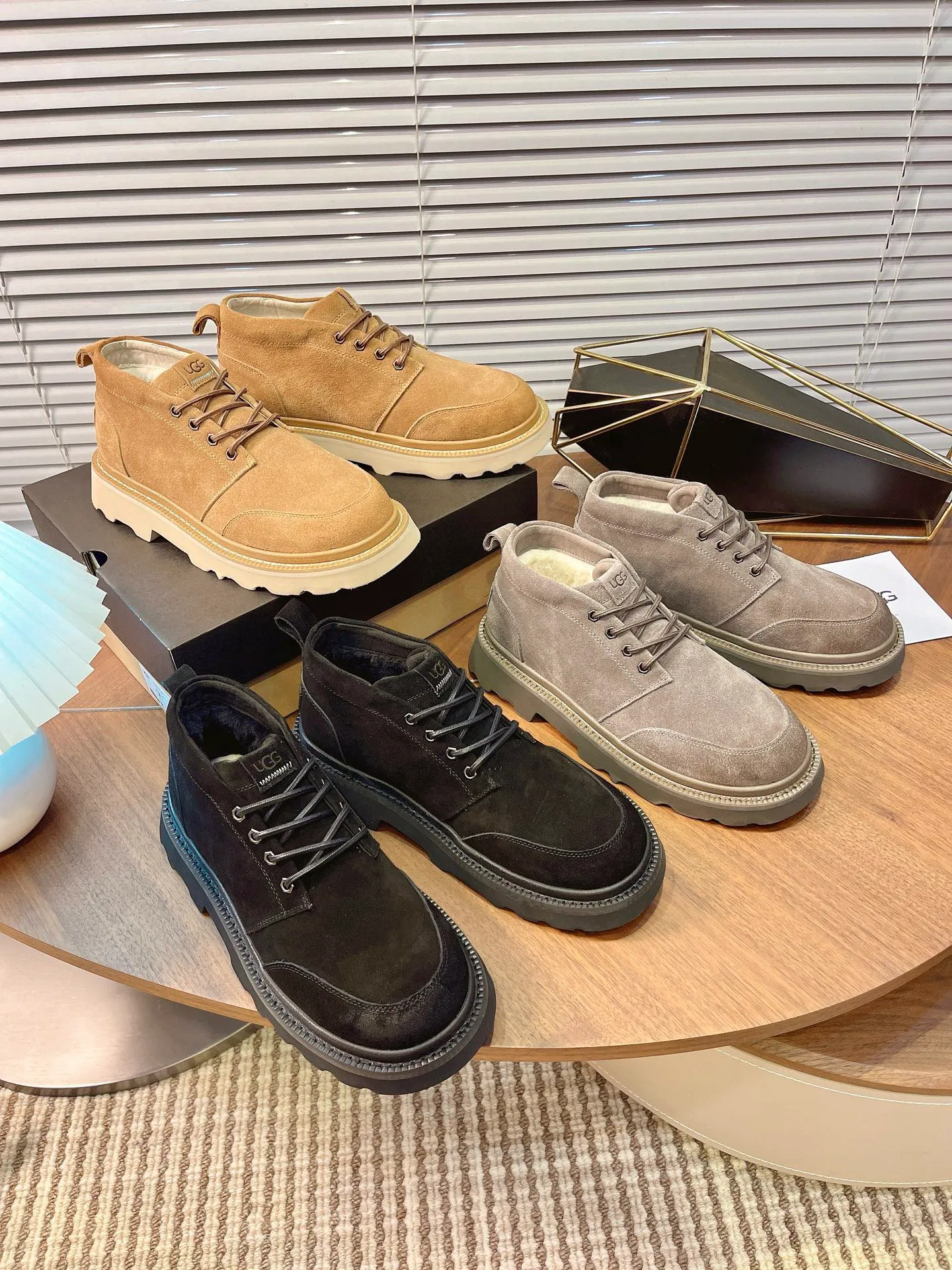 [UGG] P: 580💰 Size: 40 to 44 (45 custom-made) 2025 new style 𝑼𝑮𝑮•Men's ◾️. Winter snow boots and fur shoes. The matching coefficient is also 100%. 💥Good-looking✨Fully fashionable and full of aura when worn📈 Lager casual boots, lace-up style. The heels are decorated with hot embossed brand logos. Item No.: 1171113 Upper: high-quality cow suede Lining: sheepskin imported from Australia 🐑The inner lining is made of Australian lamb wool Outsole: EVA non-slip outsole.